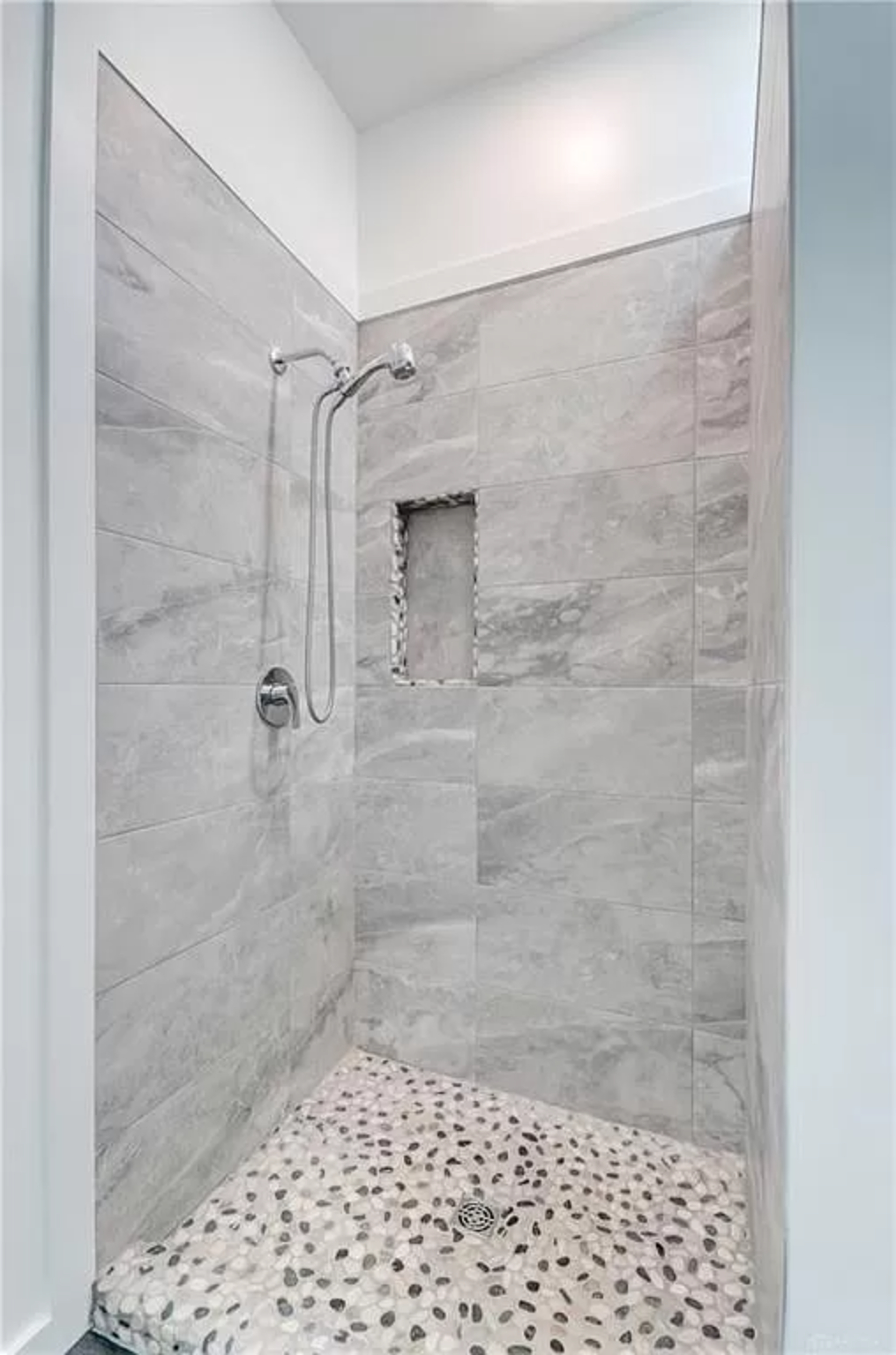 Auxiliary bathroom 2